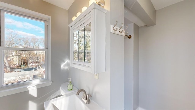 bathroom featuring sink