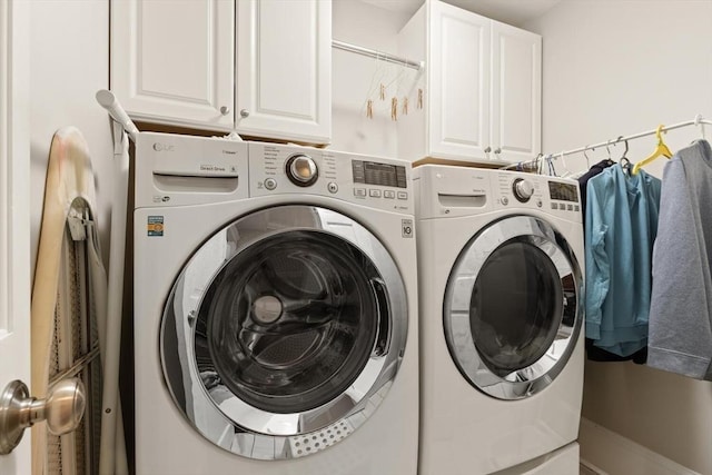 laundry room featuring cabinet space and washer and clothes dryer