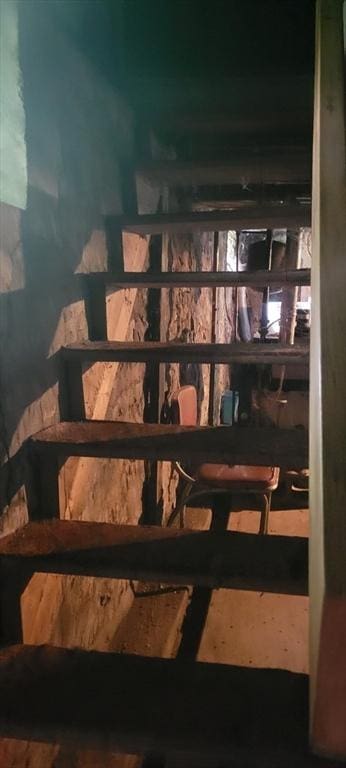 1 Barber Ave, Greenfield, MA 01301 - view of stairway