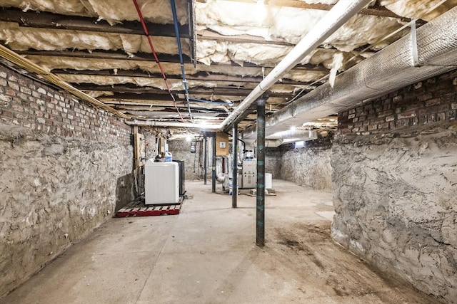 basement with heating unit and washer / clothes dryer