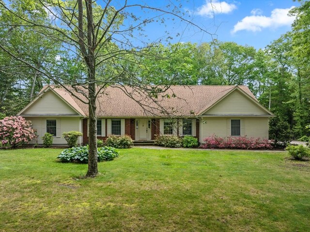 9 William Bradford Rd, Dartmouth, MA 02747 - ranch-style home with a front lawn