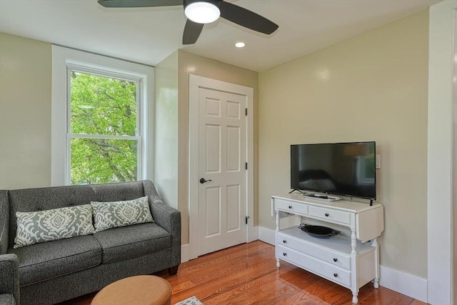 living area featuring wood finished floors, ceiling fan, baseboards, and recessed lighting