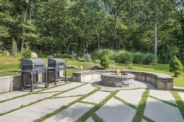 view of patio / terrace featuring an outdoor fire pit and grilling area