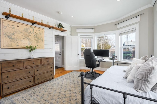 bedroom featuring light wood finished floors, recessed lighting, and crown molding