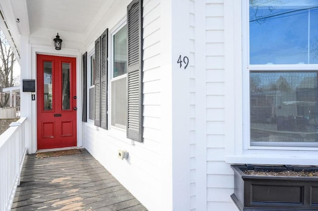 property entrance featuring covered porch