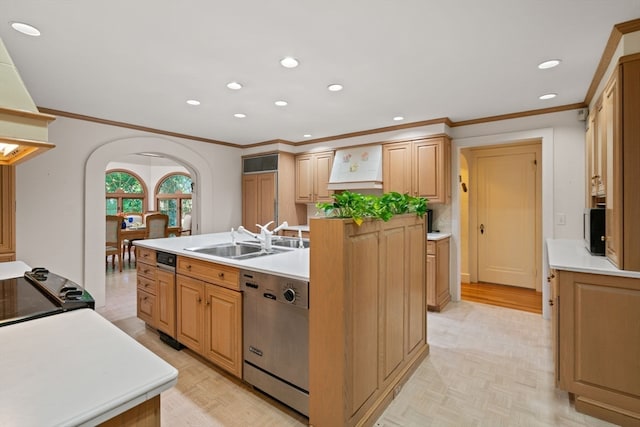 kitchen featuring light wood-type flooring, sink, stainless steel dishwasher, a center island with sink, and ornamental molding