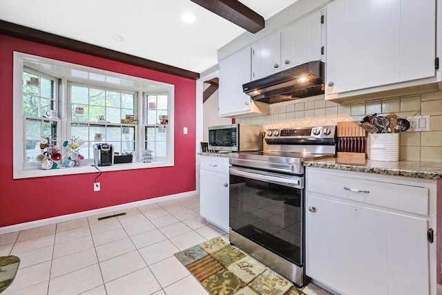 kitchen featuring under cabinet range hood, baseboards, visible vents, tasteful backsplash, and appliances with stainless steel finishes