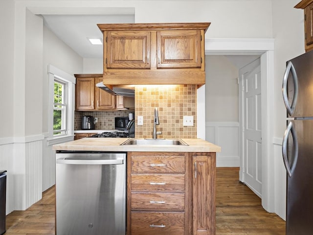 537 Milk St, Fitchburg, MA 01420 - kitchen with appliances with stainless steel finishes, a sink, dark wood-style flooring, light countertops, and a wainscoted wall