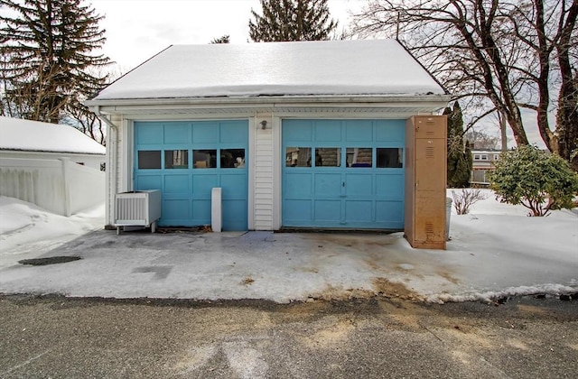 view of detached garage