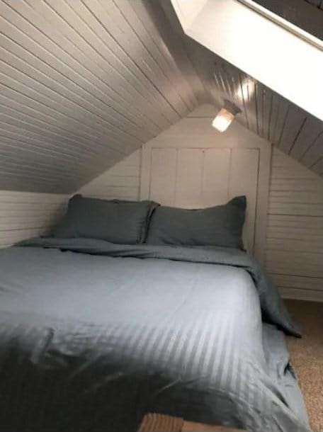 bedroom featuring vaulted ceiling