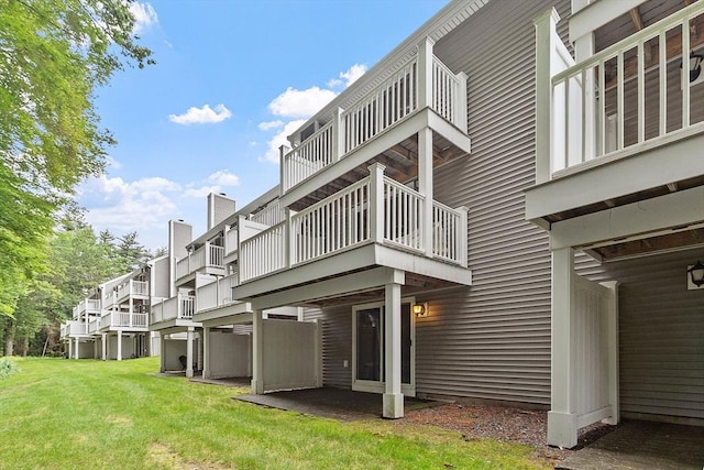 165 Bayberry Hill Ln Unit 165, Leominster, MA 01453 - back of property with a balcony and a yard