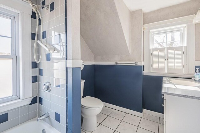 full bath featuring shower / bathtub combination, lofted ceiling, toilet, vanity, and baseboards