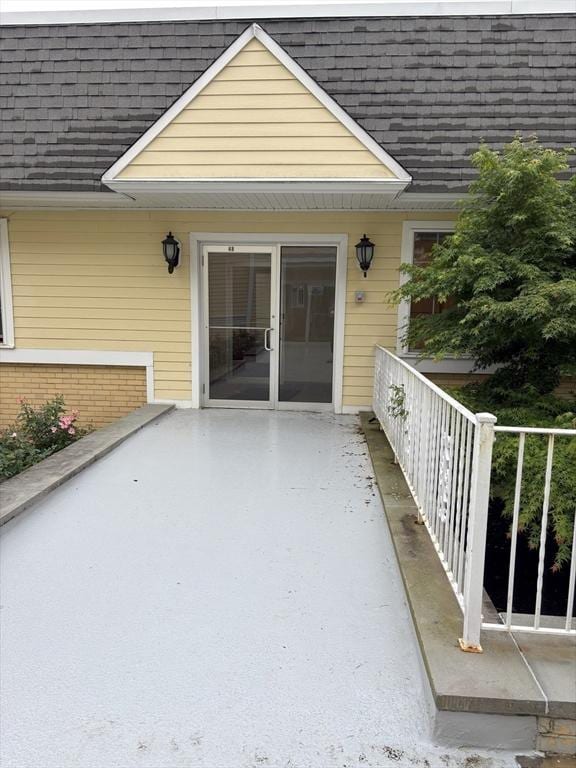 48 Phillips Rd Unit 17, Holden, MA 01520 - entrance to property featuring roof with shingles