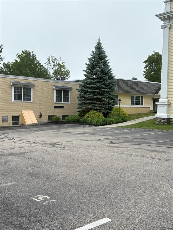 48 Phillips Rd Unit 17, Holden, MA 01520 - view of front facade with uncovered parking
