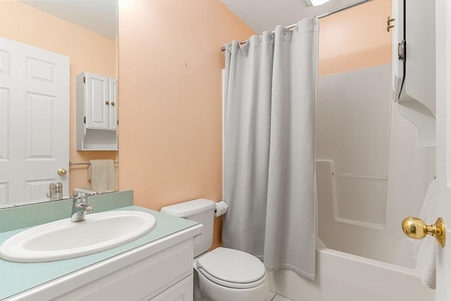 full bathroom featuring vanity, toilet, and shower / bath combo