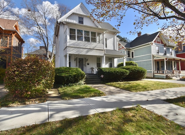 view of front of home featuring covered porch and a front yard