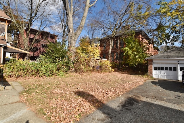 view of yard featuring a garage