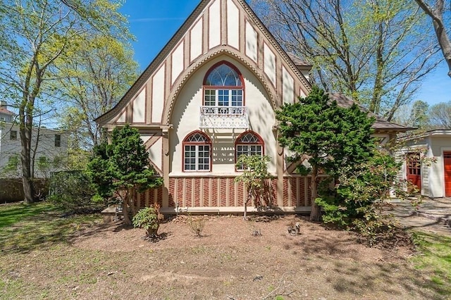 view of front facade featuring stucco siding