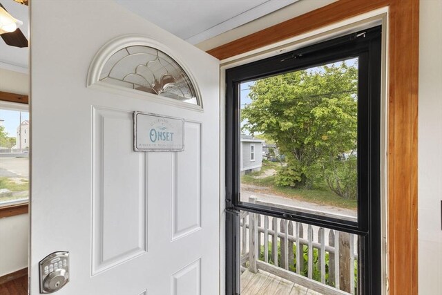 34 13th St, Wareham, MA 02532 - view of entrance foyer