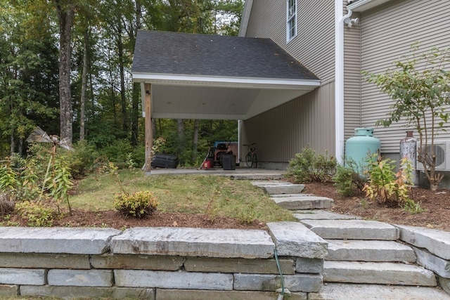 view of yard featuring central air condition unit