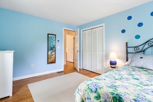94 Pine View Dr, Brewster, MA 02631 - bedroom featuring a closet and wood finished floors