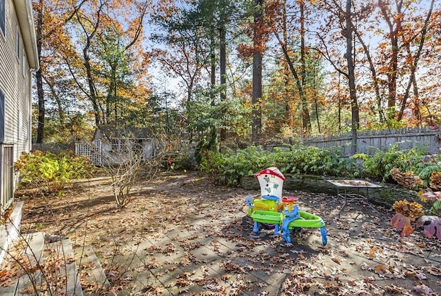 view of yard featuring a patio