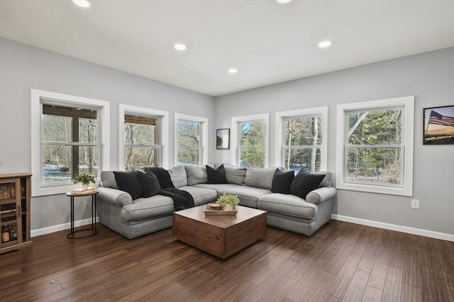 living room with dark wood-style floors, recessed lighting, a healthy amount of sunlight, and baseboards