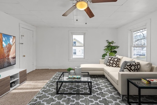 carpeted living room featuring ceiling fan