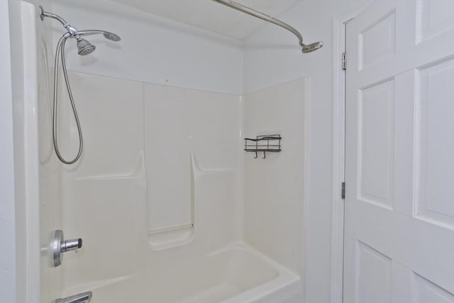 bathroom featuring shower / tub combination