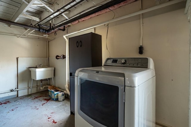 laundry room featuring washer / dryer, laundry area, and a sink