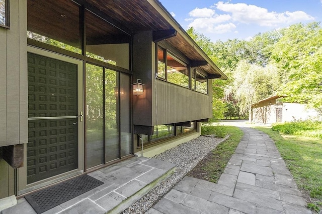 157 Carleton Rd, Carlisle, MA 01741 - view of side of home