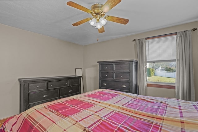 bedroom with ceiling fan