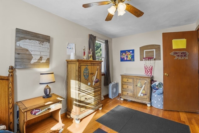 living area with light hardwood / wood-style flooring and ceiling fan