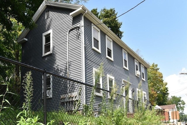 13 Main St, Framingham, MA 01702 - view of side of property