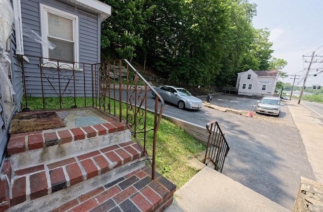 13 Main St, Framingham, MA 01702 - view of patio / terrace