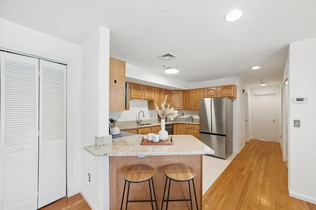 7 Conant Rd Unit 23, Winchester, MA 01890 - kitchen featuring freestanding refrigerator, a sink, a peninsula, light wood-type flooring, and recessed lighting