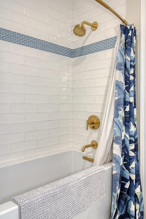 bathroom with shower / bath combo