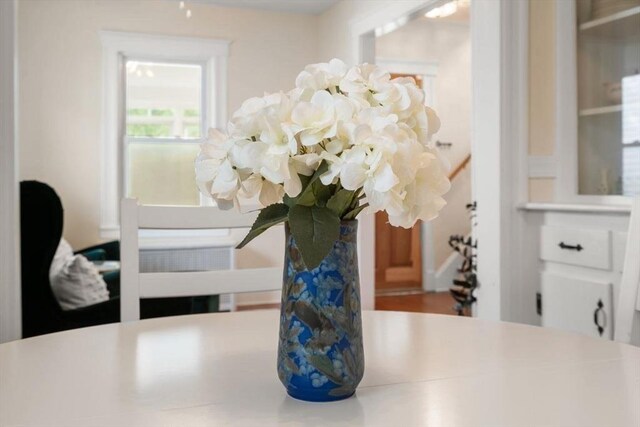 127 Highland Ave, Watertown, MA 02472 - dining area view