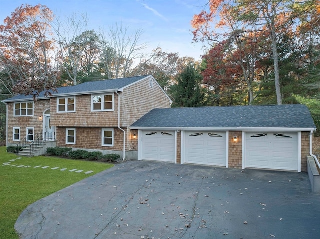 view of front of house featuring a front yard and a garage