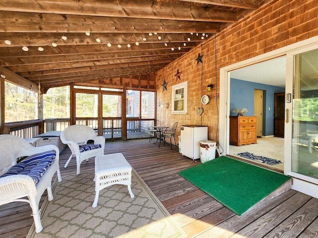 sunroom with lofted ceiling