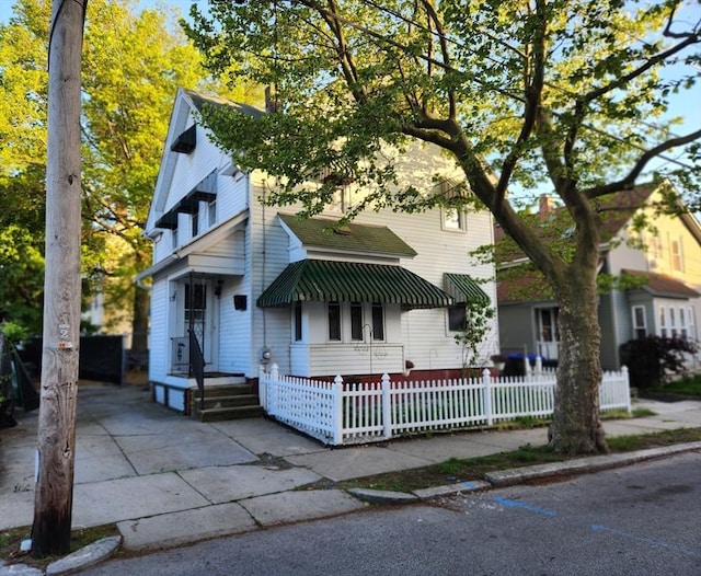 12 Payton St, Providence, RI 02905 - view of front of house with a fenced front yard