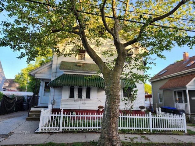 12 Payton St, Providence, RI 02905 - view of front of house featuring a fenced front yard