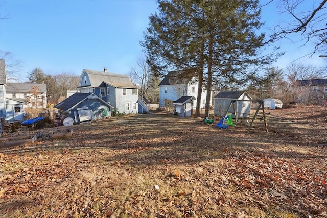 view of yard with a storage unit