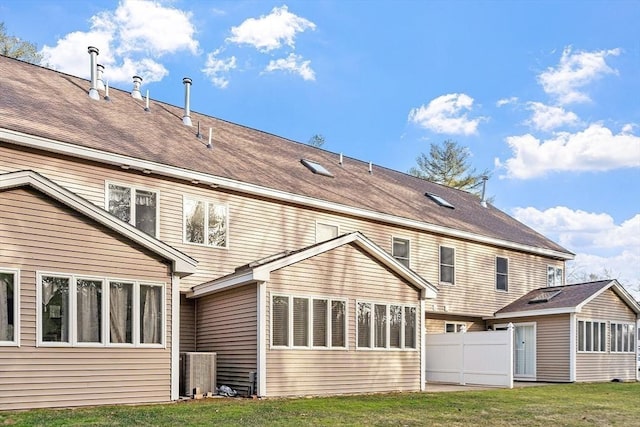 back of house featuring a yard