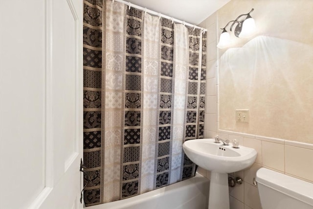 14 Prince St, Danvers, MA 01923 - full bath featuring tile walls, toilet, and shower / bath combo