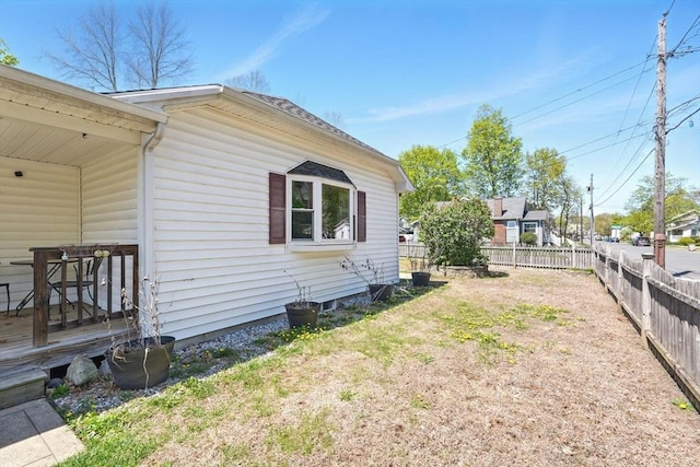 view of side of property featuring a fenced backyard