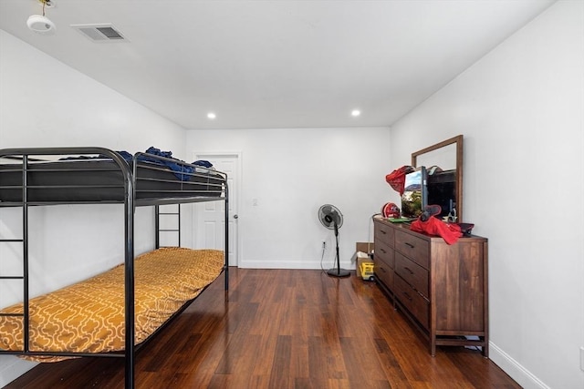 bedroom featuring recessed lighting, visible vents, baseboards, and wood finished floors