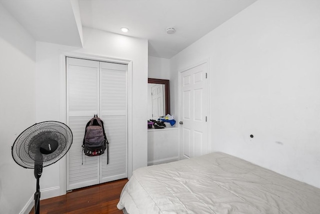 bedroom featuring recessed lighting, a closet, and dark wood-type flooring