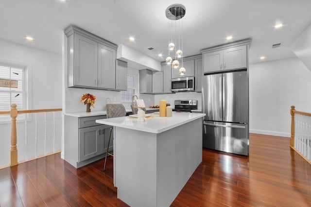 kitchen featuring visible vents, gray cabinetry, stainless steel appliances, and light countertops