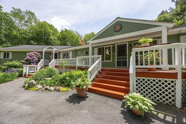 5 Deerfield Rd, Medway, MA 02053 - view of front facade with a porch
